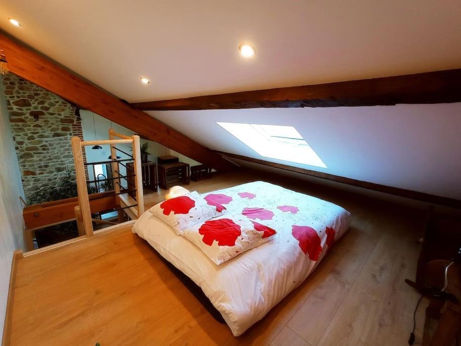 Villa La Grange De Marie A St Angel - Magnifique Grange Renovee En Loft Pour 1 A 6 Pers Saint-Angel  Exterior foto