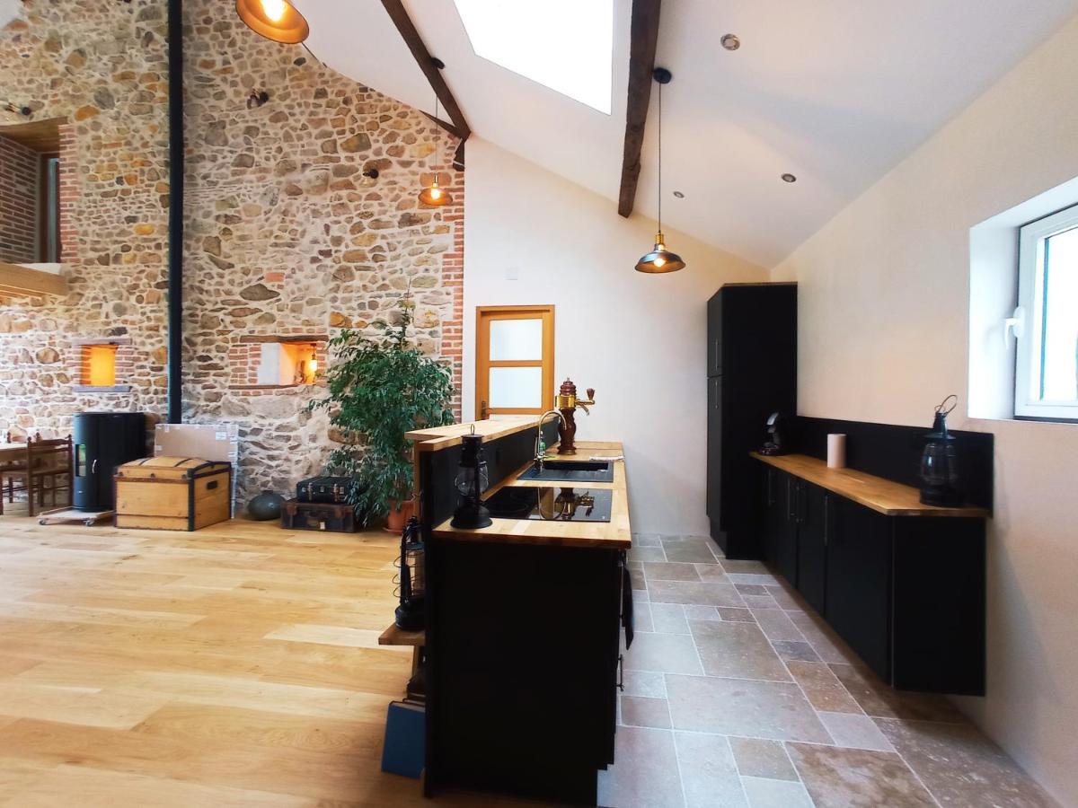 Villa La Grange De Marie A St Angel - Magnifique Grange Renovee En Loft Pour 1 A 6 Pers Saint-Angel  Exterior foto