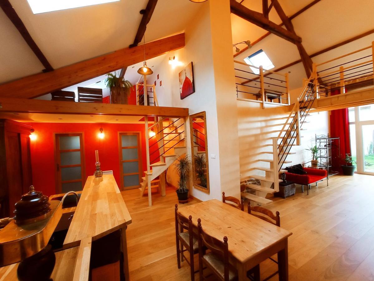 Villa La Grange De Marie A St Angel - Magnifique Grange Renovee En Loft Pour 1 A 6 Pers Saint-Angel  Exterior foto