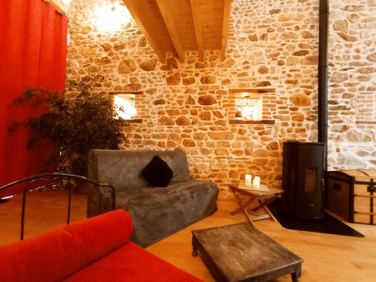 Villa La Grange De Marie A St Angel - Magnifique Grange Renovee En Loft Pour 1 A 6 Pers Saint-Angel  Exterior foto